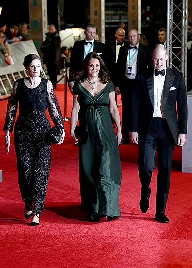 Герцогиня Кембриджская Кэтрин (в центре) с принцем Уильямом на церемонии вручения наград BAFTA