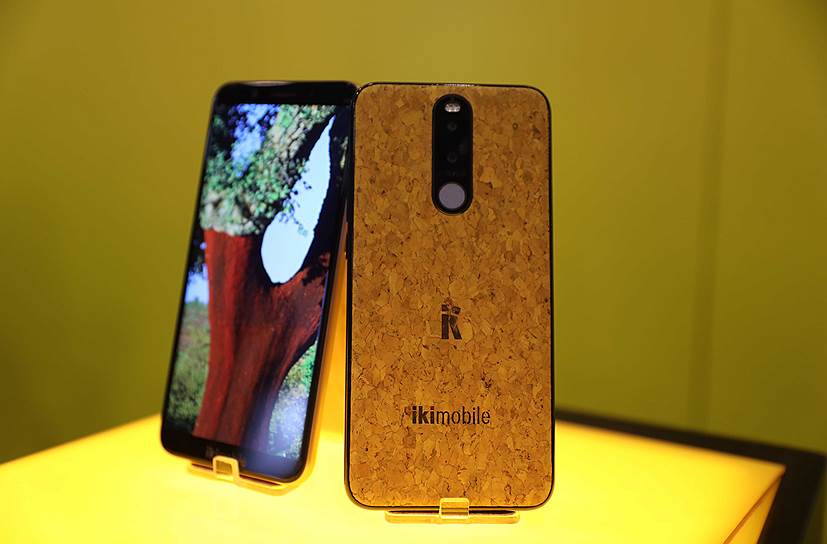 Португальская компания Ikimobile представила смартфон Bless Plus, корпус которого выполнен из коры пробкового дуба