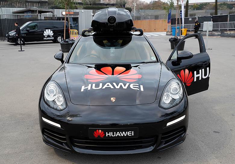 Телефон Huawei Mate 10 Pro использовали для управления автомобилем Porsche Panamera