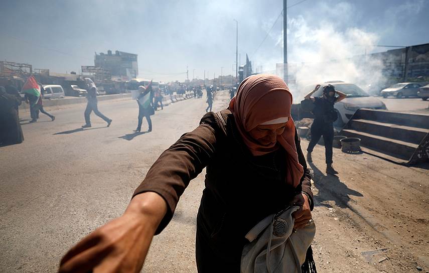 Рамалла, Палестина. Израильские военные распылили слезоточивый газ во время столкновений с протестующими