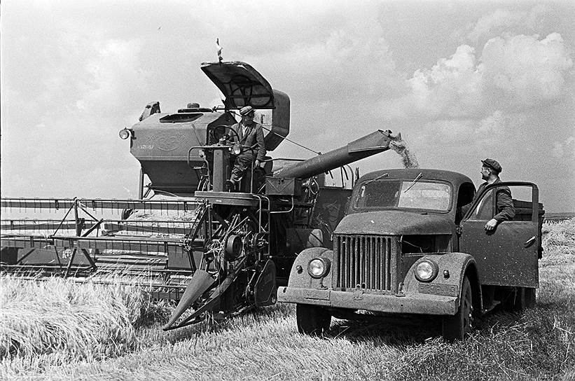 КПСС любила рекламировать рекорды в поставках пшеницы простым людям, не особенно распространяясь о том, что эти рекорды на самом деле являются американскими