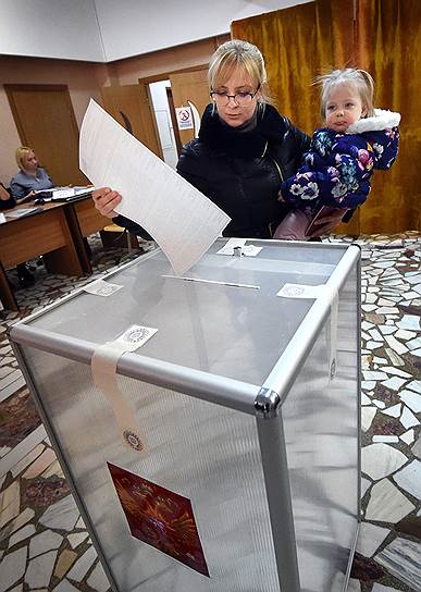 Голосование на избирательном участке в посольстве России в Румынии