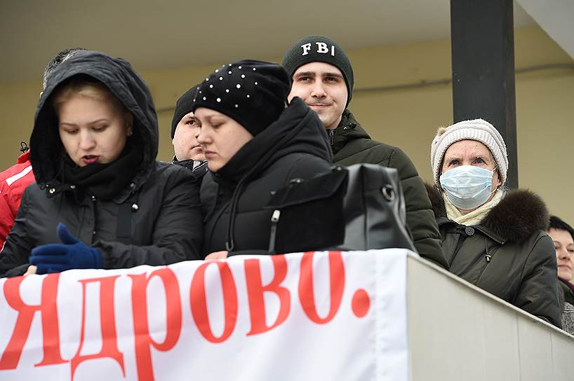 Митинг у здания Центральной районной больницы в Волоколамске