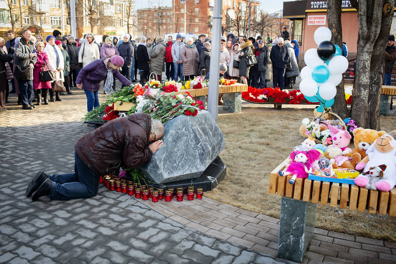 Акция памяти в Кемерово на годовщину пожара в «Зимней вишне»