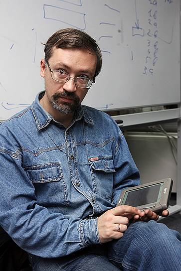 Максим Мошков является создателем одной из первых русскоязычных электронных библиотек в интернете (Библиотека Максима Мошкова, с 1998 года — lib.ru). Участвовал в запуске первых медийных интернет-проектов в качестве программиста, например «Газеты.Ру» (январь—август 1999 года) и «Ленты.Ру» (сентябрь 1999 года)