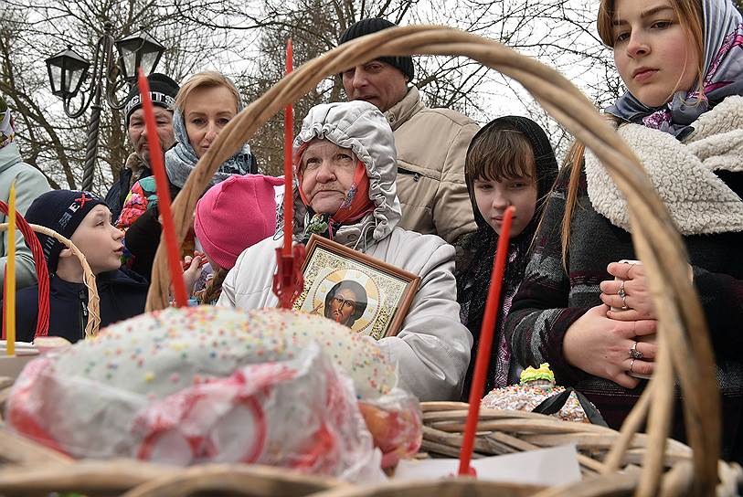 Деревня Обухово, Успенский храм. Чин освящения пасхальных куличей, яиц и пасхи 