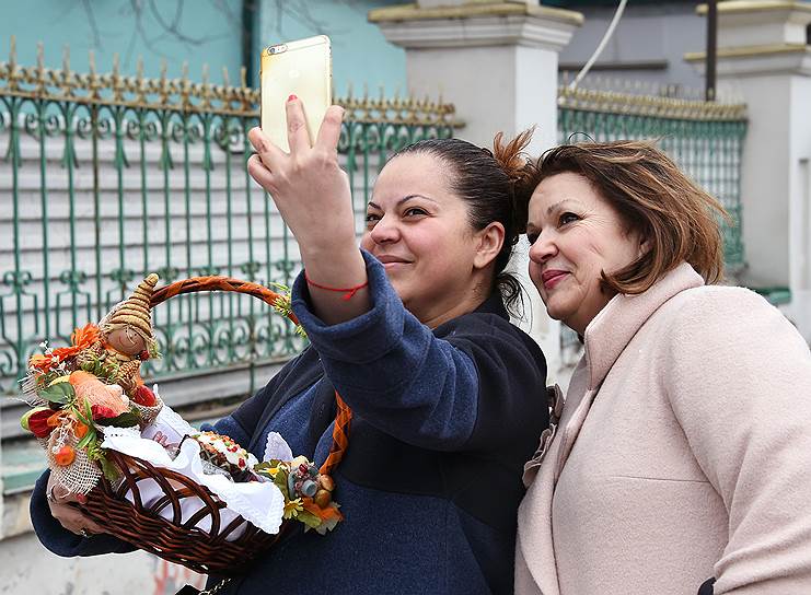 Москва. Чин освящения куличей, яиц и пасхи в одном из храмов города 