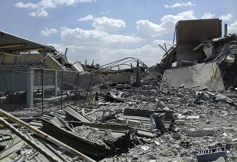 Разрушенное здание научно-исследовательского центра в Сирии