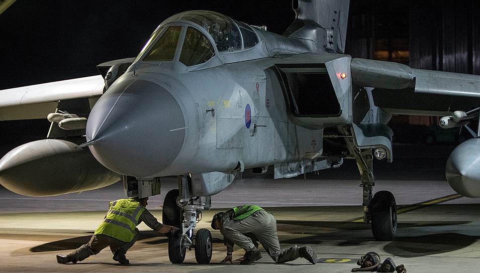 Самолет ВВС Великобритании на военной базе на Кипре после атаки