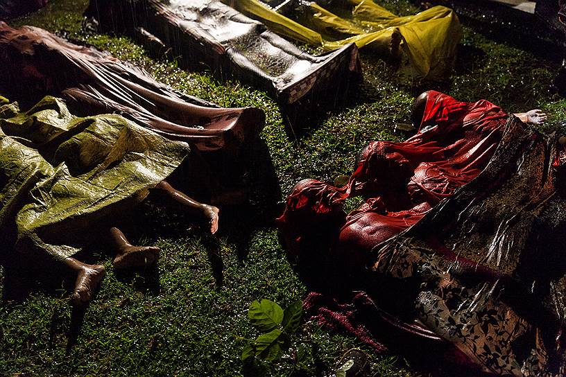 Победитель в номинации «Новости. Одиночный снимок». Тела беженцев-рохинджа, погибших в результате крушения лодки у берегов Бангладеш