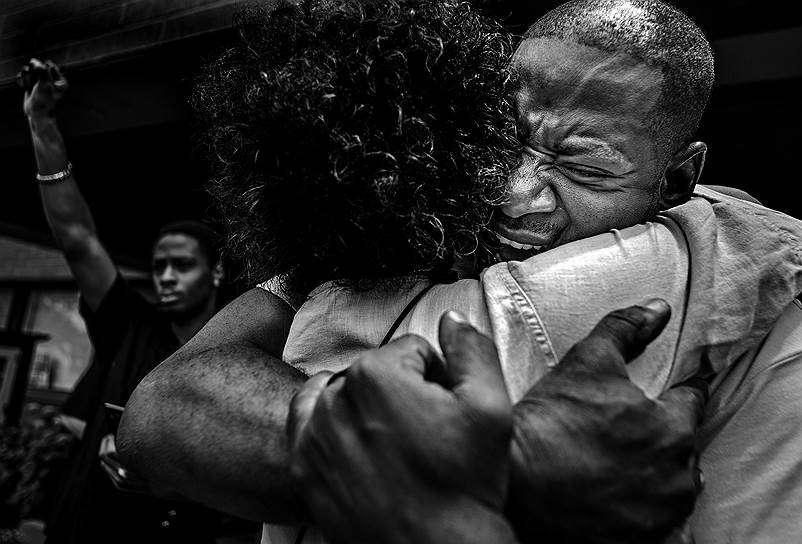 Победитель в номинации «Новости. Одиночный снимок» (2-е место). Мужчина плачет после выступления на акции памяти Филандо Кастиля, застреленного сотрудником полиции штата Миннесота 