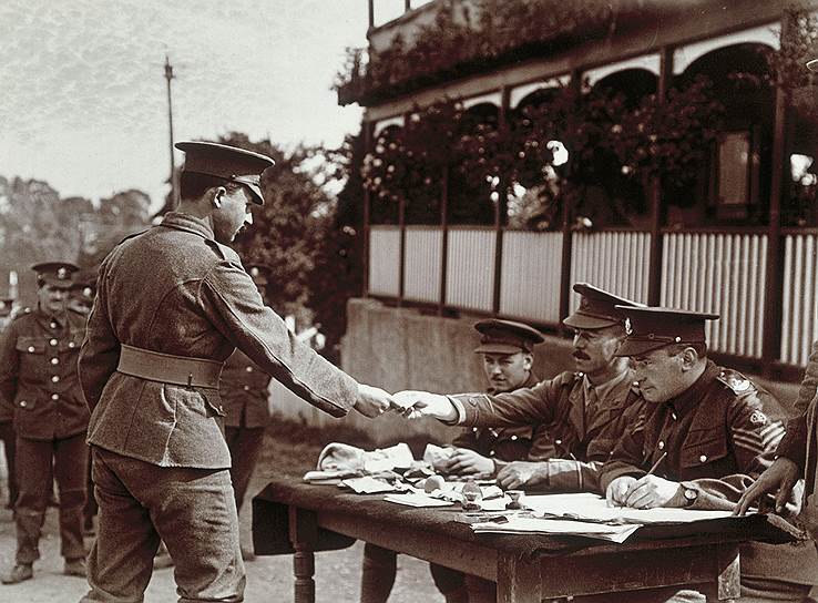Во время Первой мировой войны в Великобритании минимальную зарплату получали военнослужащие