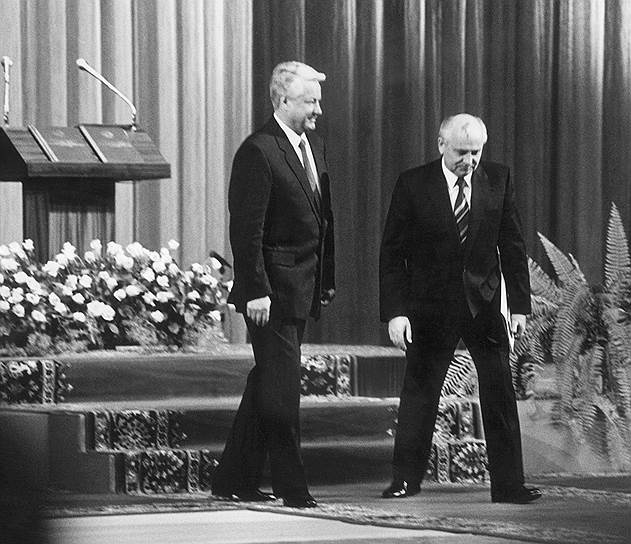 Первая инаугурация первого президента РСФСР Бориса Ельцина состоялась 10 июля 1991 года. Поздравить его пришел первый и последний президент СССР (в который входила РСФСР) Михаил Горбачев