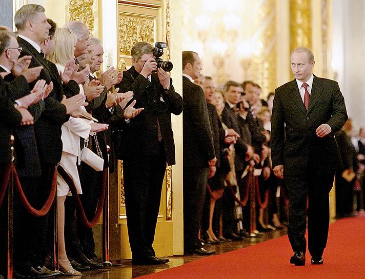 7 мая 2004 года состоялась вторая инаугурация Владимира Путина. Она заняла всего 20 минут