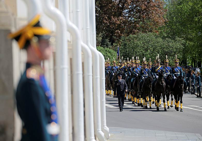 Почетный караул Президентского полка перед началом инаугурации