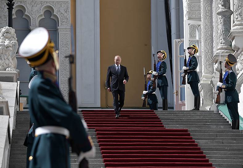 Избранный президент РФ Владимир Путин после церемонии инаугурации в Кремле