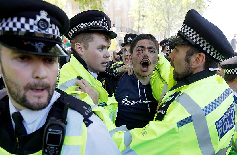 Лондон, Великобритания. Столкновения полиции и протестующих против визита президента Турции Реджепа Тайипа Эрдогана