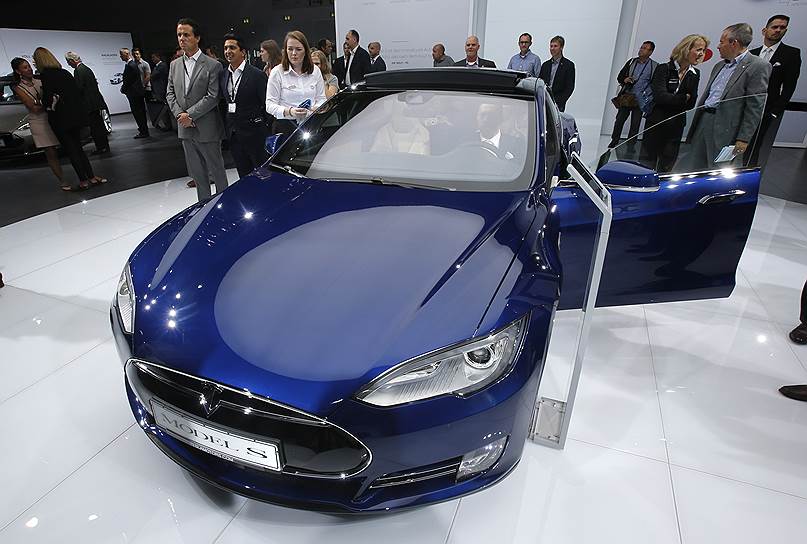 На четвертое место опустилась Tesla Motors с 39 машинами и 92 водителями