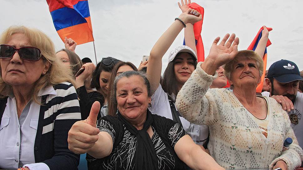 Армения продолжает решать проблемы с помощью протестов
