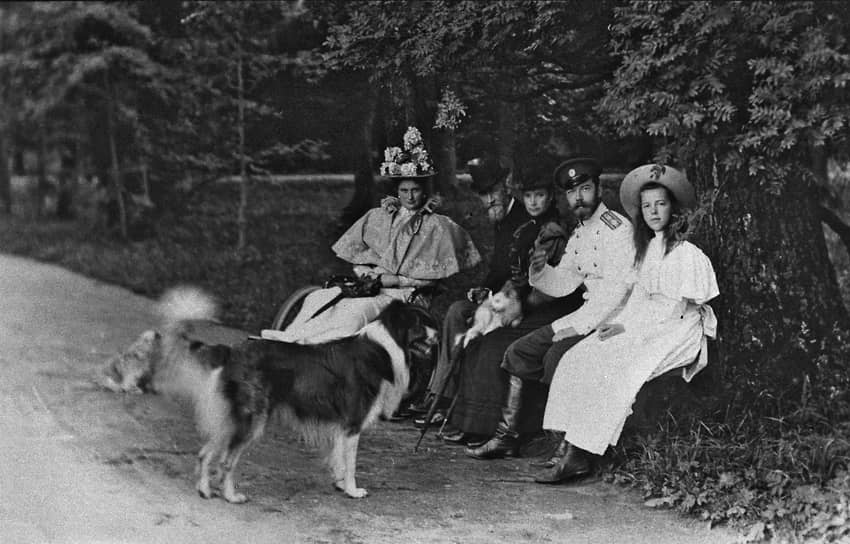 В браке родились четыре дочери: Ольга (1895), Татьяна (1897), Мария (1899), Анастасия (1901) и сын Алексей (1904)