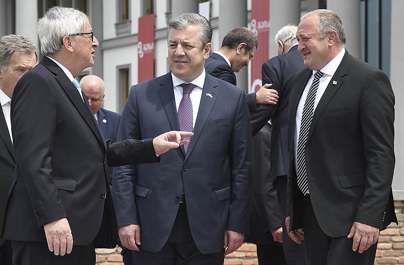 Председатель Европейской Комиссии Жан-Клод Юнкер, премьер-министр Грузии Георгий Квирикашвили и президент Грузии Георгий Маргвелашвили