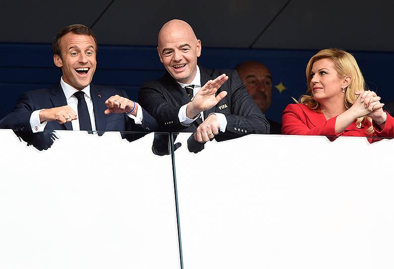 Слева направо: президент Франции Эмманюэль Макрон, президент FIFA Джанни Инфантино и президент Хорватии Колинда Грабар-Китарович