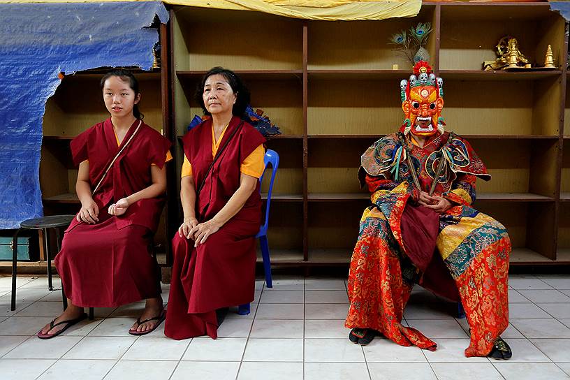 Ипох, Малайзия. Буддисты во время священного праздника Весак