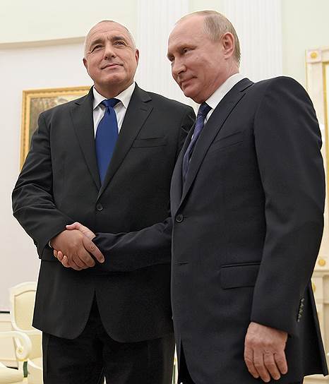 Президент России Владимир Путин (справа) и премьер-министр Болгарии Бойко Борисов