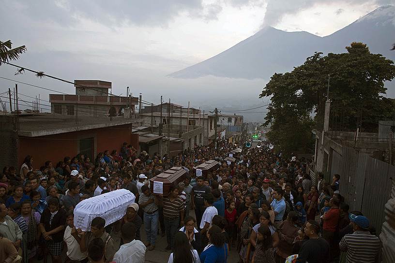 4 июня в Гватемале был объявлен трехдневный траур в связи с гибелью людей
