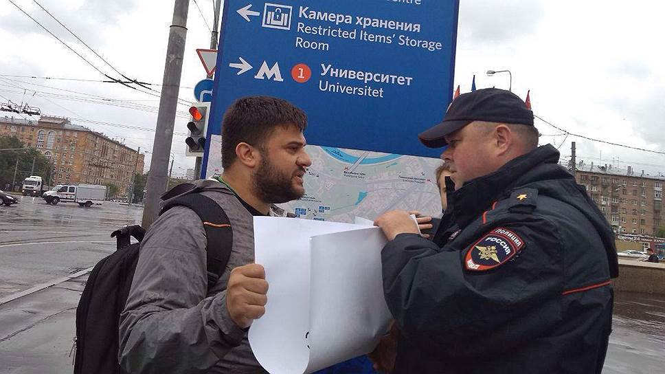 Полиция задержала участника пикета в поддержку Дмитрия Петелина