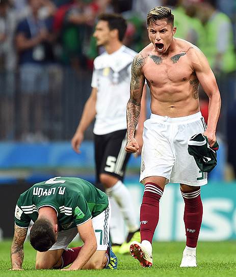 Матч между сборными командами Германии и Мексики на стадионе «Лужники». Мексиканский защитник Карлос Сальседо