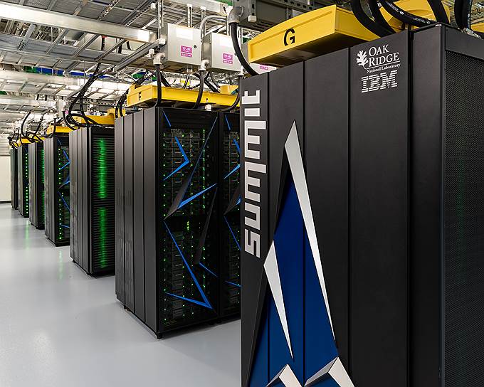 1-е место. Суперкомпьютер The Summit («Вершина»). Производительность — 122,3 петафлопса в секунду (способен выполнять до 200 квадриллионов вычислений в секунду), процессор —  IBM Power9 22C 3.07 Гц. Всего в топ-500 представлены 124 суперкомпьютера из США (доля —  
 24,8%)