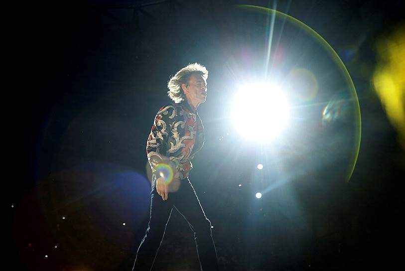 Марсель, Франция. Лидер группы The Rolling Stones Мик Джаггер на концерте в рамках тура No Filter 