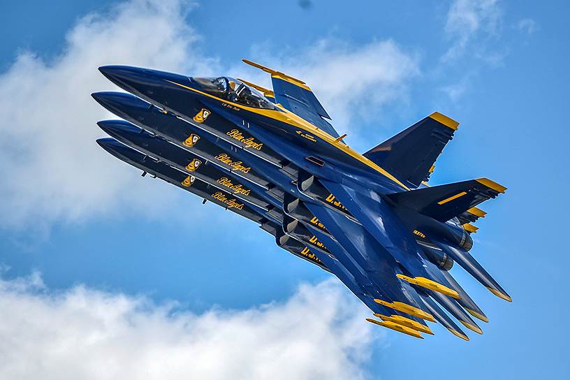 Дейтон, США. Выступление пилотажной группы американских ВВС «Голубые ангелы»