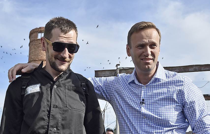 Братья Олег (слева) и Алексей Навальные