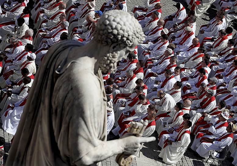 Ватикан. Прелаты на мессе в честь оглашения новых кардиналов