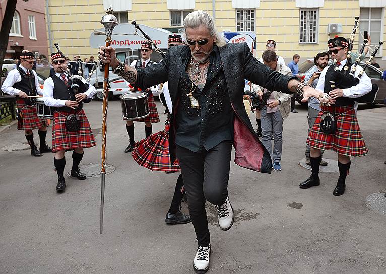 Москва, Россия. Актер Никита Джигурда во время процедуры сдачи подписей в поддержку регистрации своей кандидатуры на выборах мэра Москвы