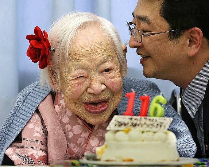 Количество японцев-долгожителей растет уже почти 50 лет