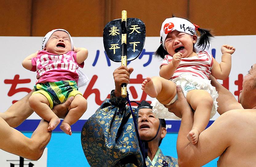 Ради решения демографической проблемы японским детям разрешили плакать в общественных местах
