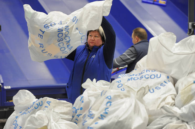Число сотрудников «Почты России» превышает 350 тыс. человек&lt;br>
На фото: логистический центр во Внуково