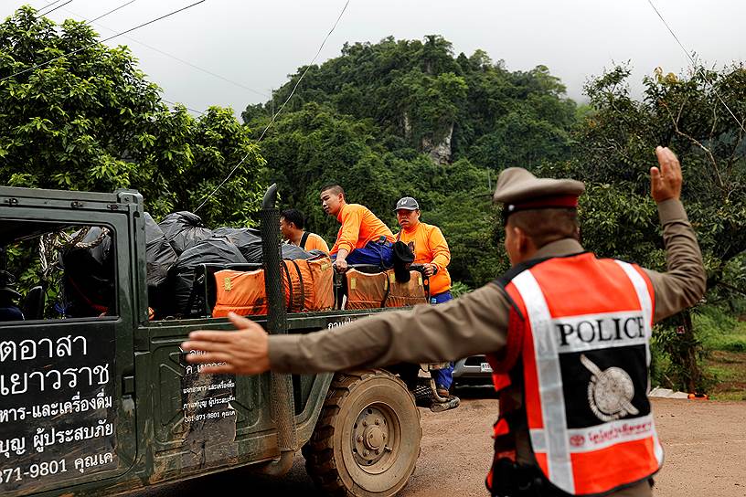 Спасатели столкнулись с серьезными осложнениями: дети, выросшие в горном районе Таиланда, не умели плавать