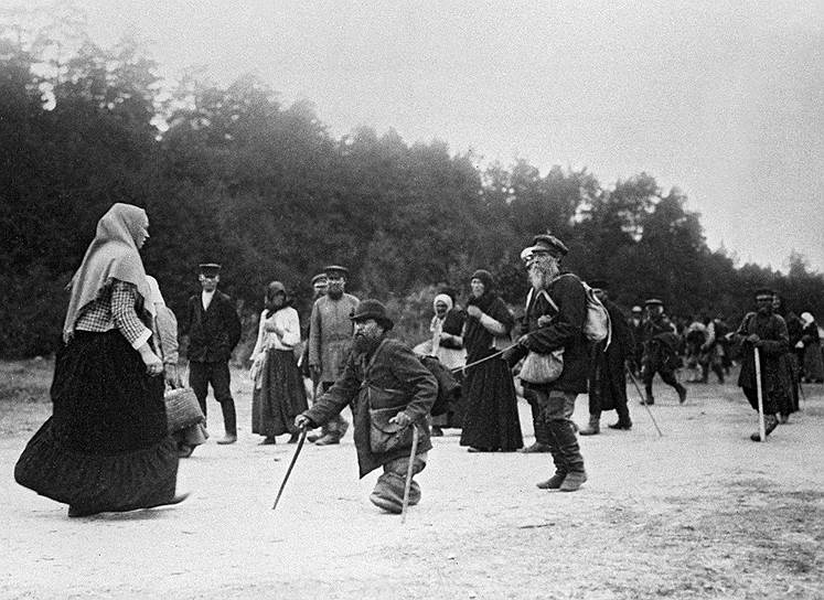 Количество паломников, пришедших в 1903 году на торжества, связанные с канонизацией Серафима Саровского, произвело огромное впечатление на русское общество