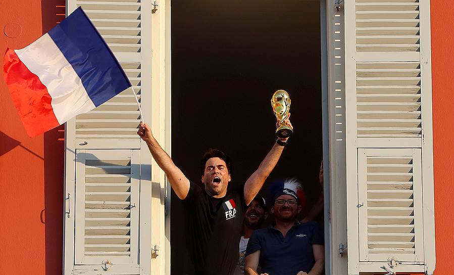 Жители Ниццы радуются победе сборной 