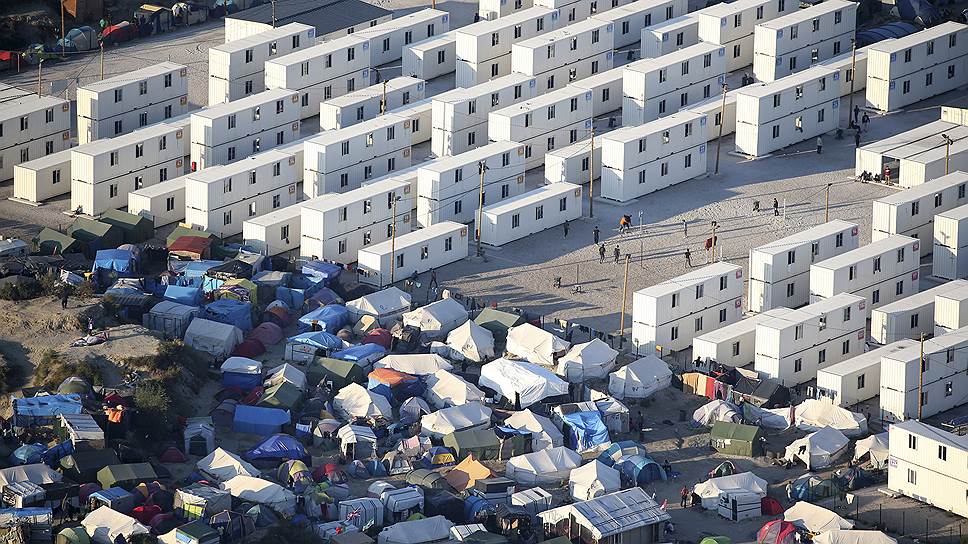 Палаточные городки нелегальных мигрантов образуют целые джунгли во французском Кале 
