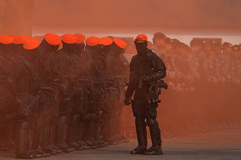 Джакарта, Индонезия. Полиция и военные проводят антитеррористические учения в преддверии  Азиатских игр