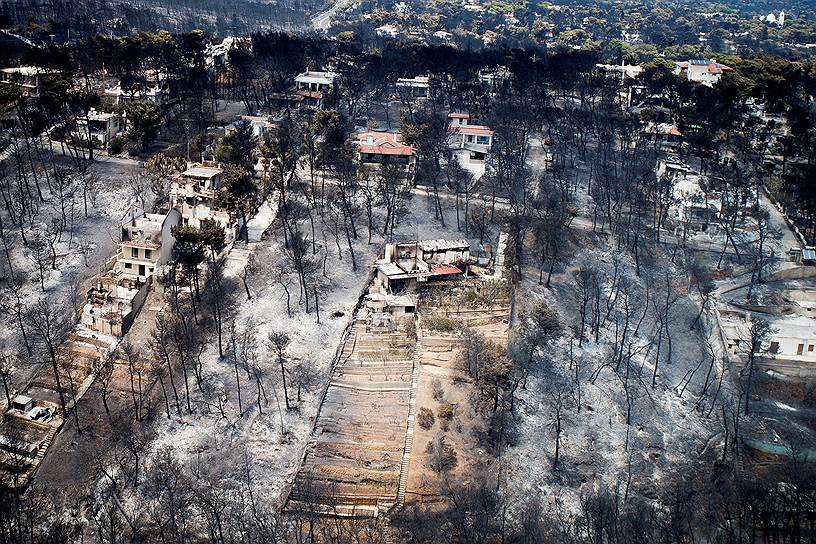 Мати, Греция. Вид на сгоревшие дома и местность 
