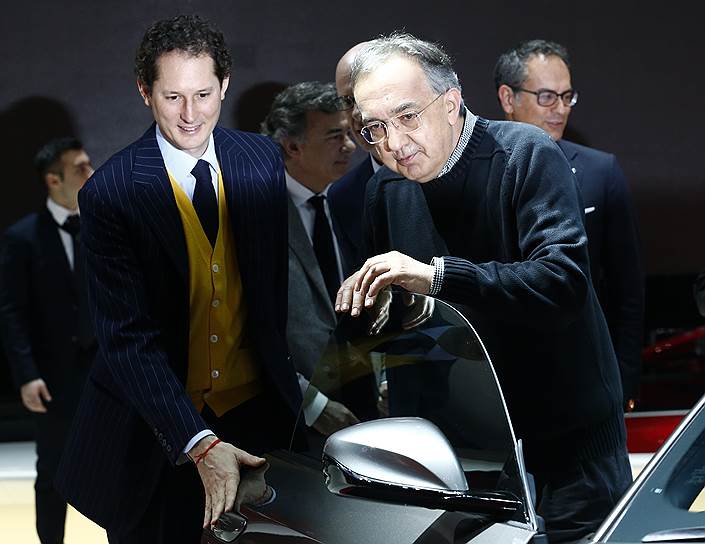 Председатель совета директоров Fiat Chrysler Джон Элкан (слева) и Серджо Маркьонне