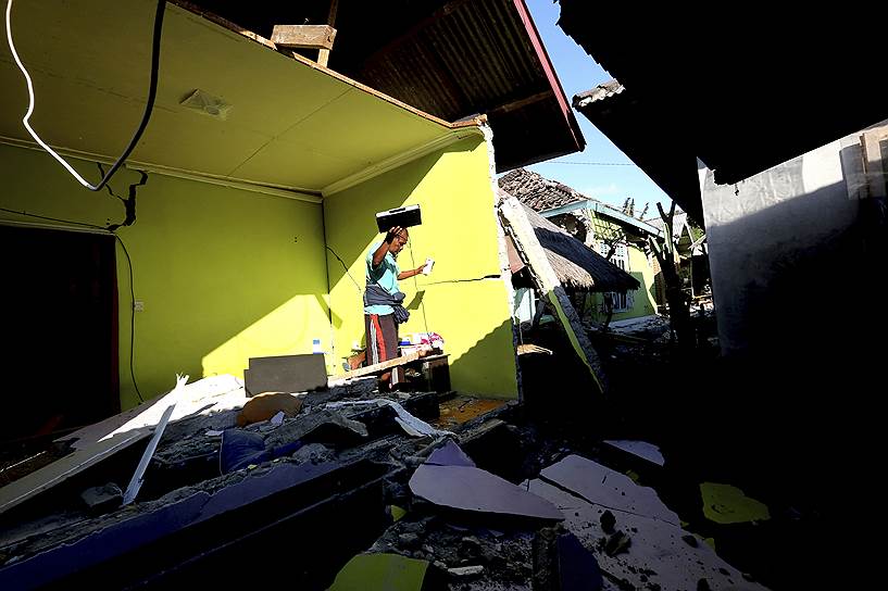 Ломбок, Индонезия. Последствия землетрясения 
