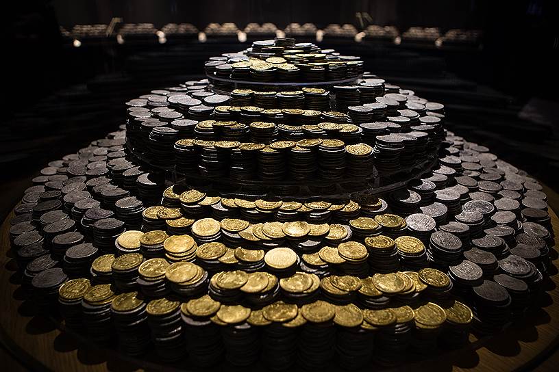 Серебряные и золотые монеты, поднятые с «Девы Марии Милосердной», показывали на выставке в Мексике в 2016 году