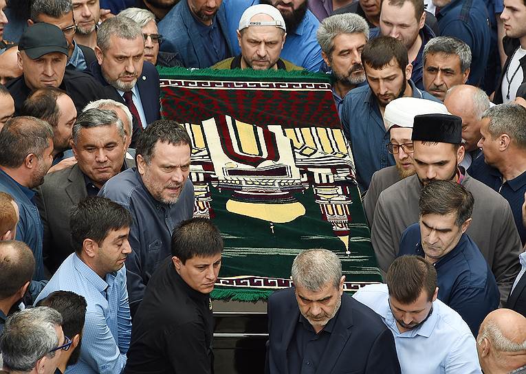 Церемония прощания с журналистом Орханом Джемалем в Соборной мечети
